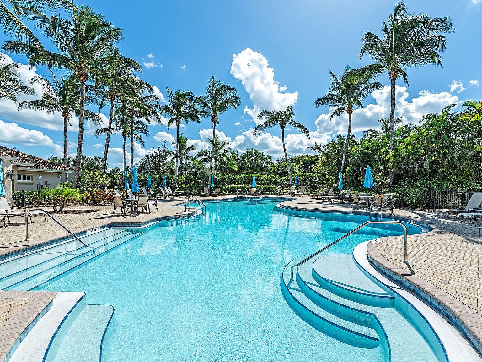 3153 Aviamar Cir APT 202 Naples, FL 34114  | Condominium