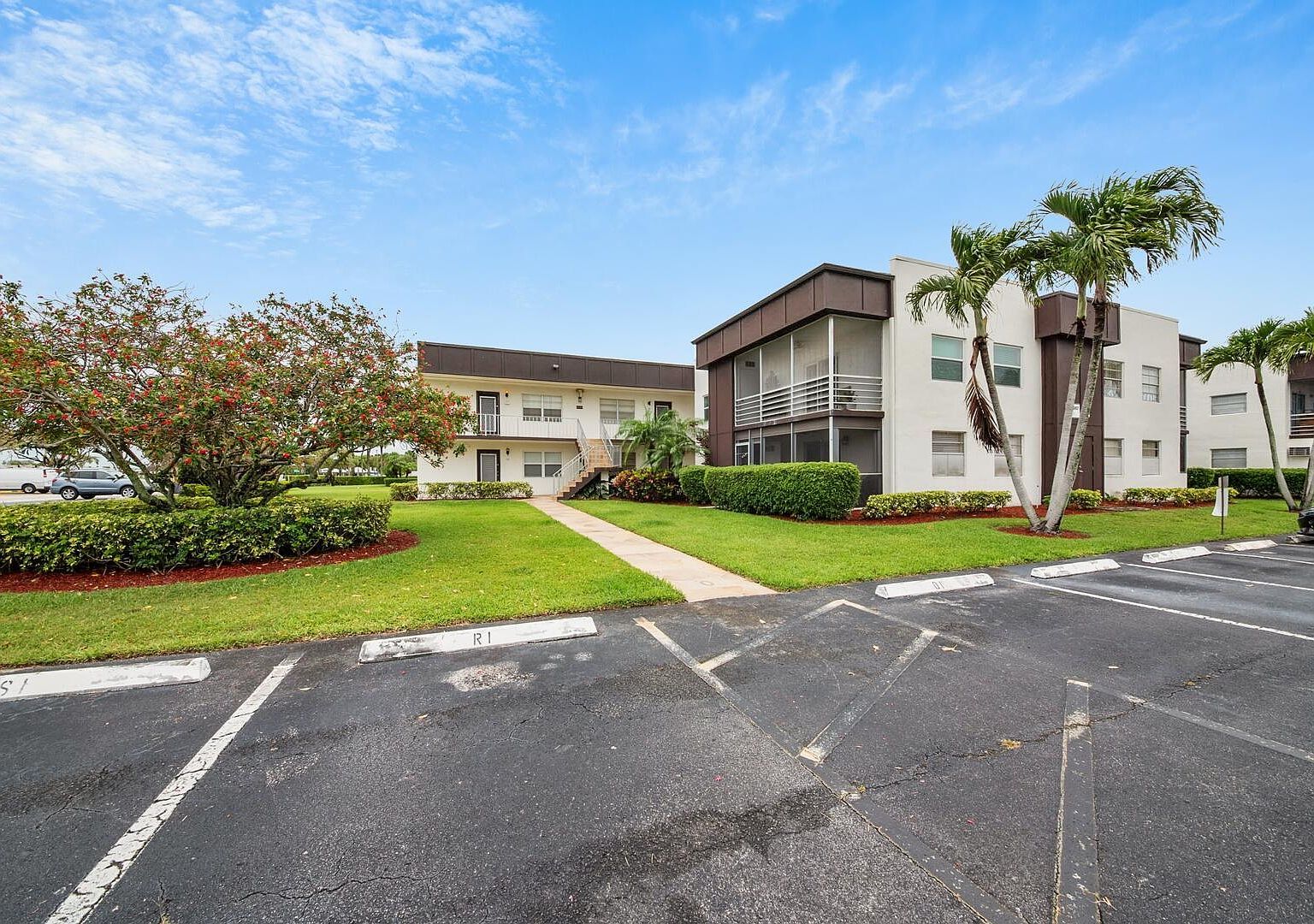 677 Normandy Ln #O Delray Beach, FL 33484  | Condominium