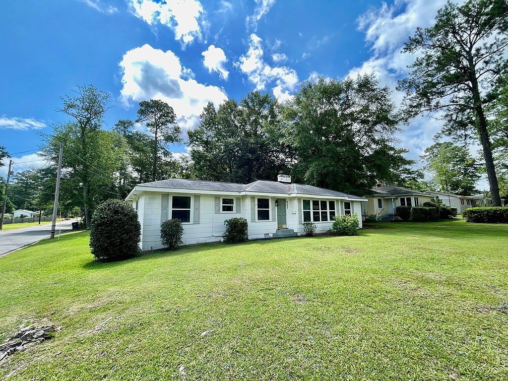 907 Woodland Dr Dothan, AL 36301  | Single Family