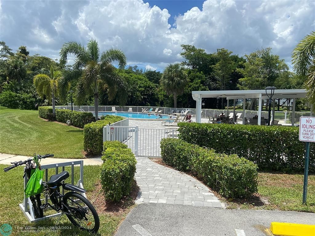 97 Oakridge Cir #97-H Deerfield Beach, FL 33442  | Condominium