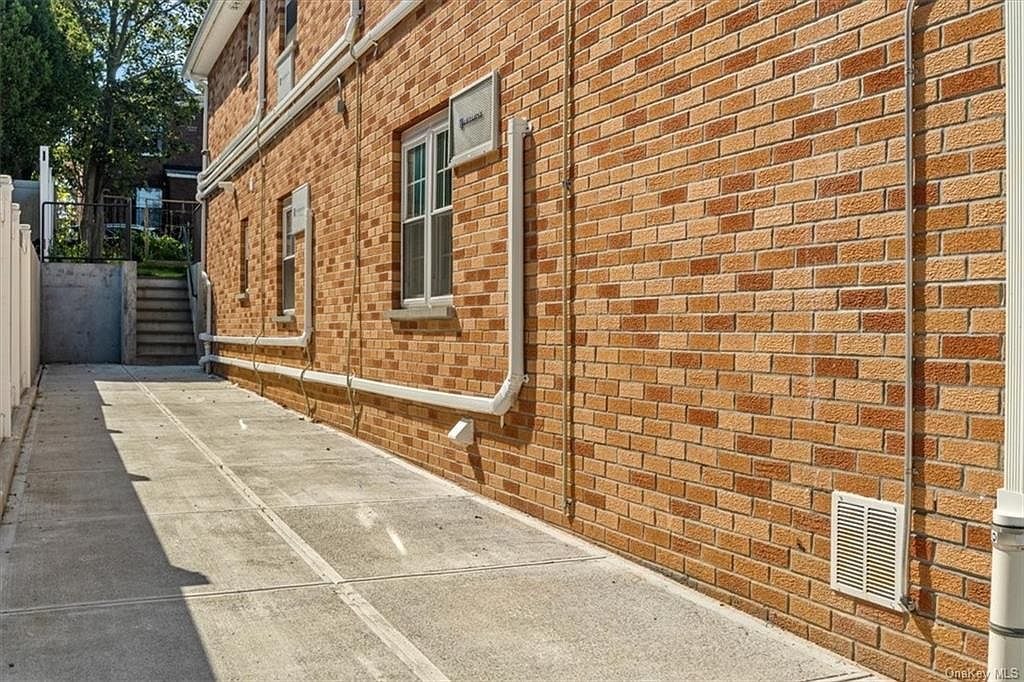 557 Logan Ave Bronx, NY 10465  | Multi Family