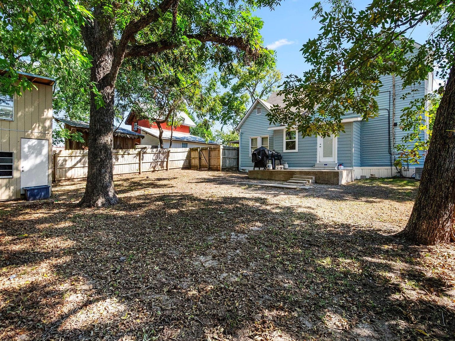 910 Avenue J Huntsville, TX 77320  | Single Family