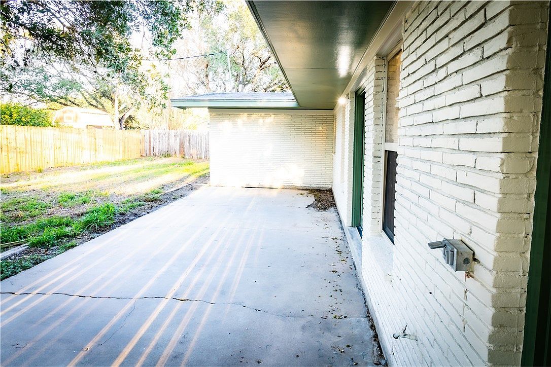 905 E Inez St Beeville, TX 78102  | Single Family