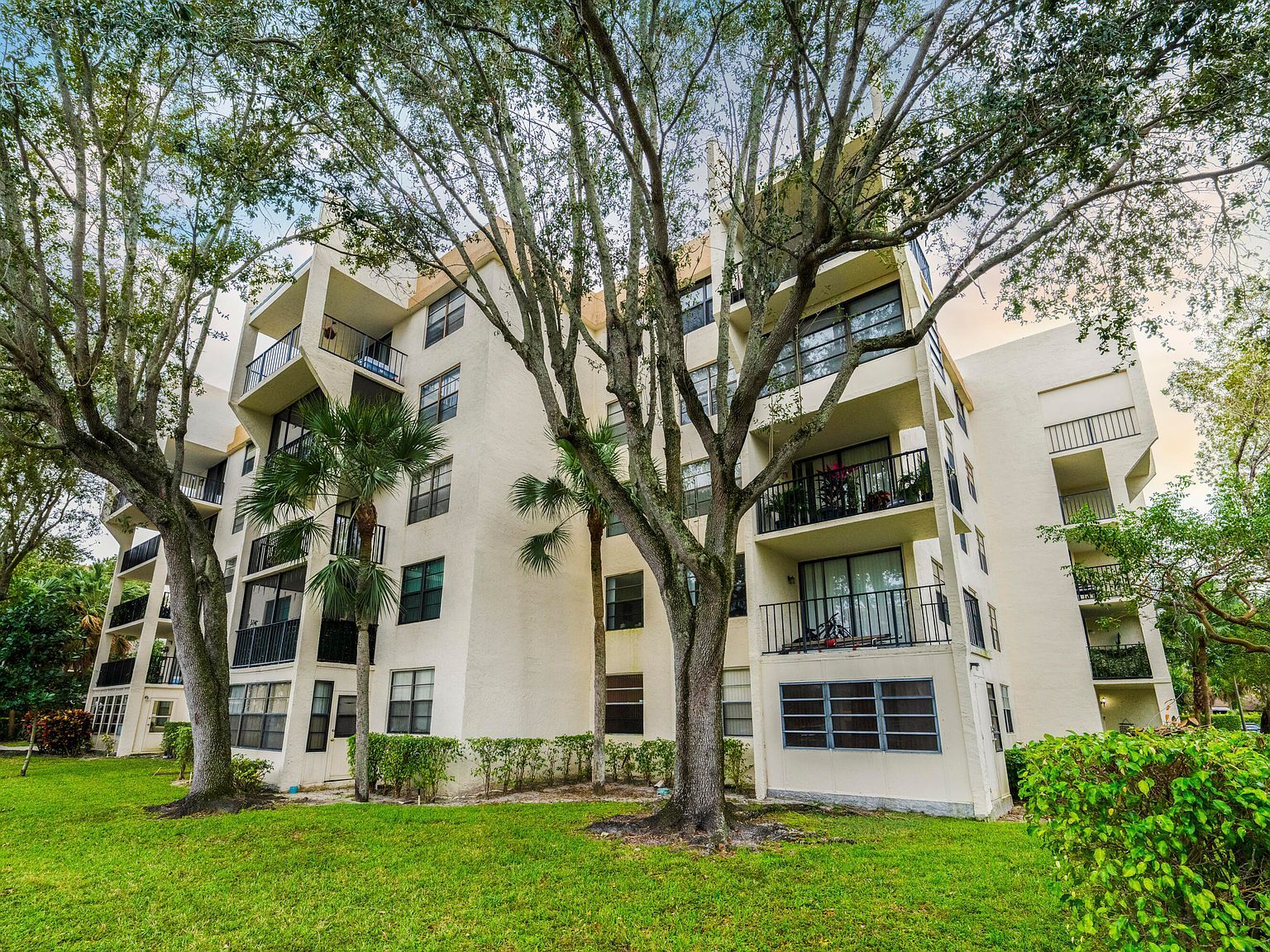6190 Woodlands Blvd APT 101 Tamarac, FL 33319  | Condominium