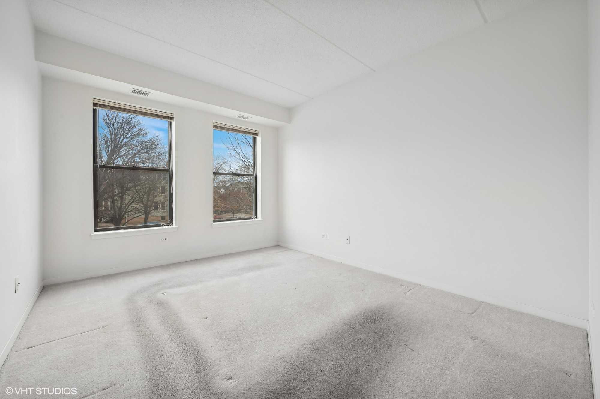 2335 W Belle Plaine Ave unit 207, Chicago, IL 60618, USA  | Condominium