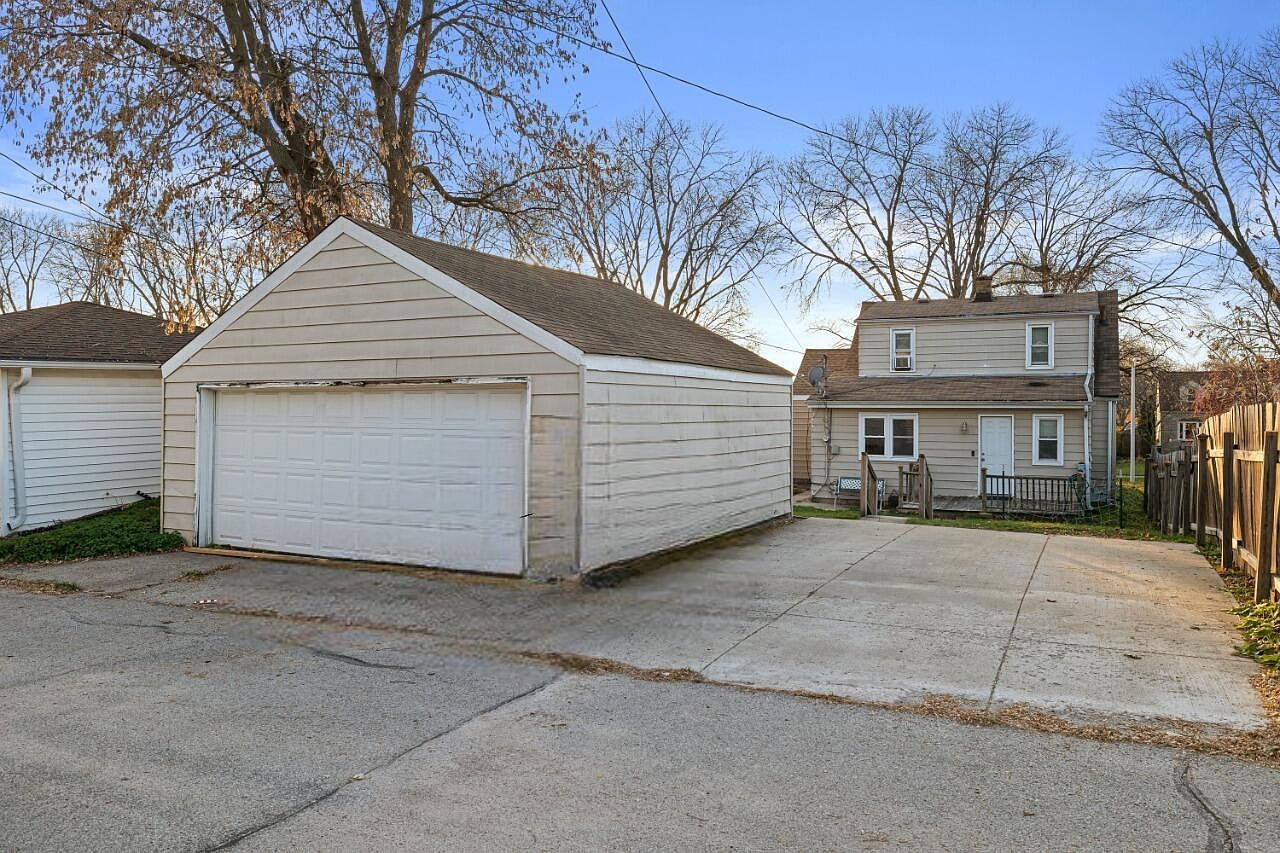 2918 S 95th St West Allis, WI 53227  | Single Family