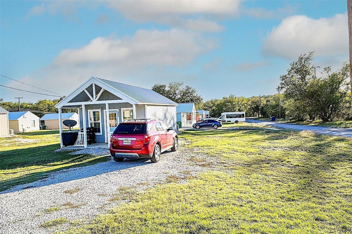 504 Green St Bowie, TX 76230 | Single Family