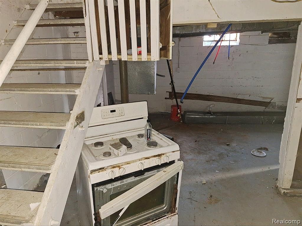 18344 Kelly Rd Detroit, MI 48224  | Multi Family