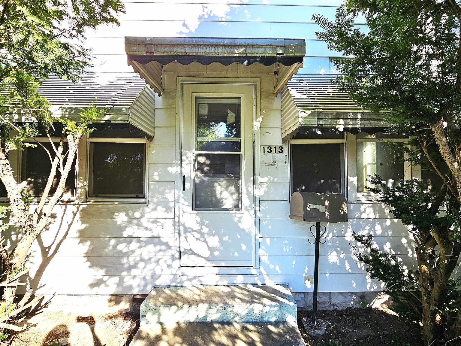 1313 Newton Ave Johnston City, IL 62951 - Thumbnail 2