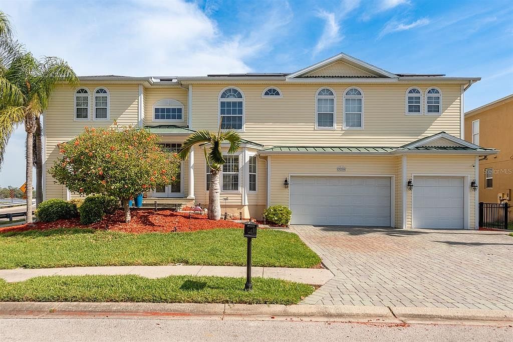 339 Manatee Ln Tarpon Springs, FL 34689 - Thumbnail 2