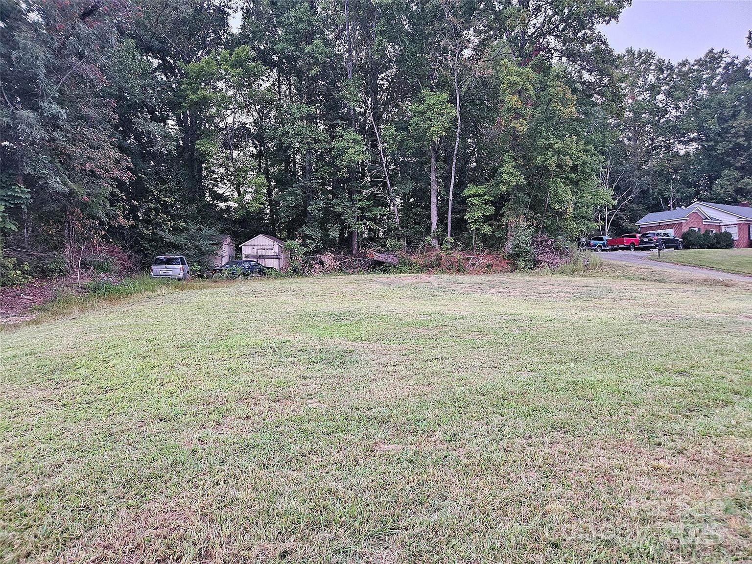 891 E Court St Marion, NC 28752 - Thumbnail 2