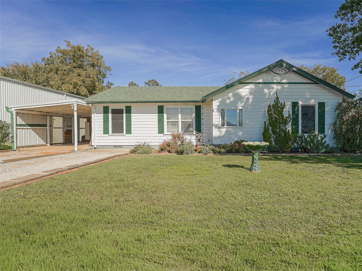 438 South St Krum, TX 76249 - Thumbnail 2