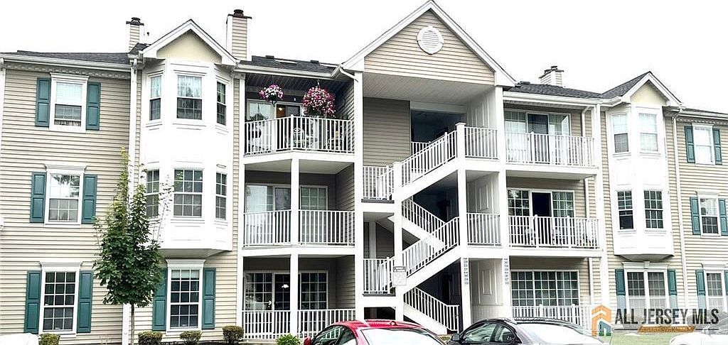 341 Wimbeldon Ct North Brunswick, NJ 08902 - Thumbnail 2