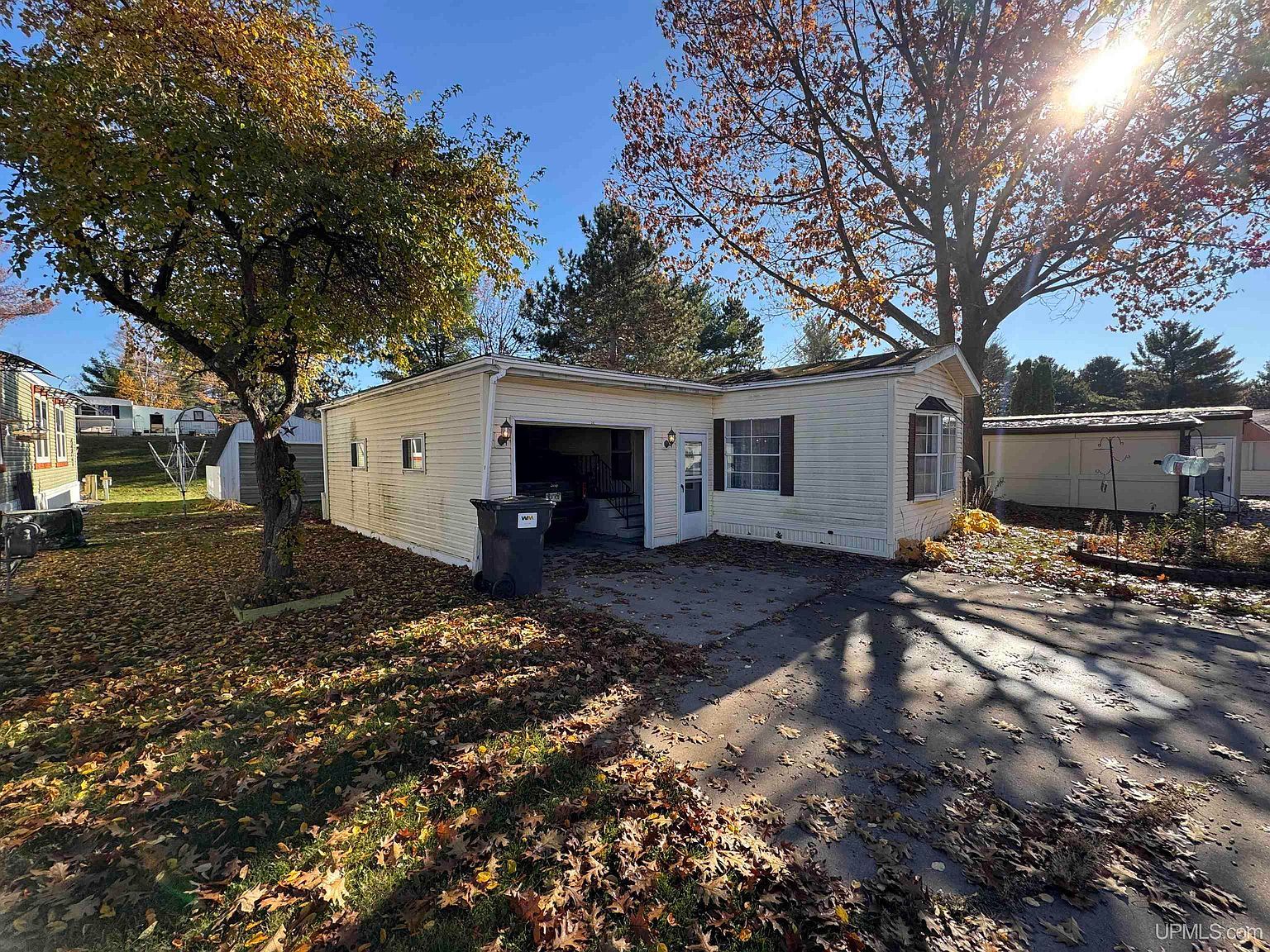 W8007 S Us Highway 2/141 Rd TRAILER 241 Iron Mountain, MI 49801 - Thumbnail 2