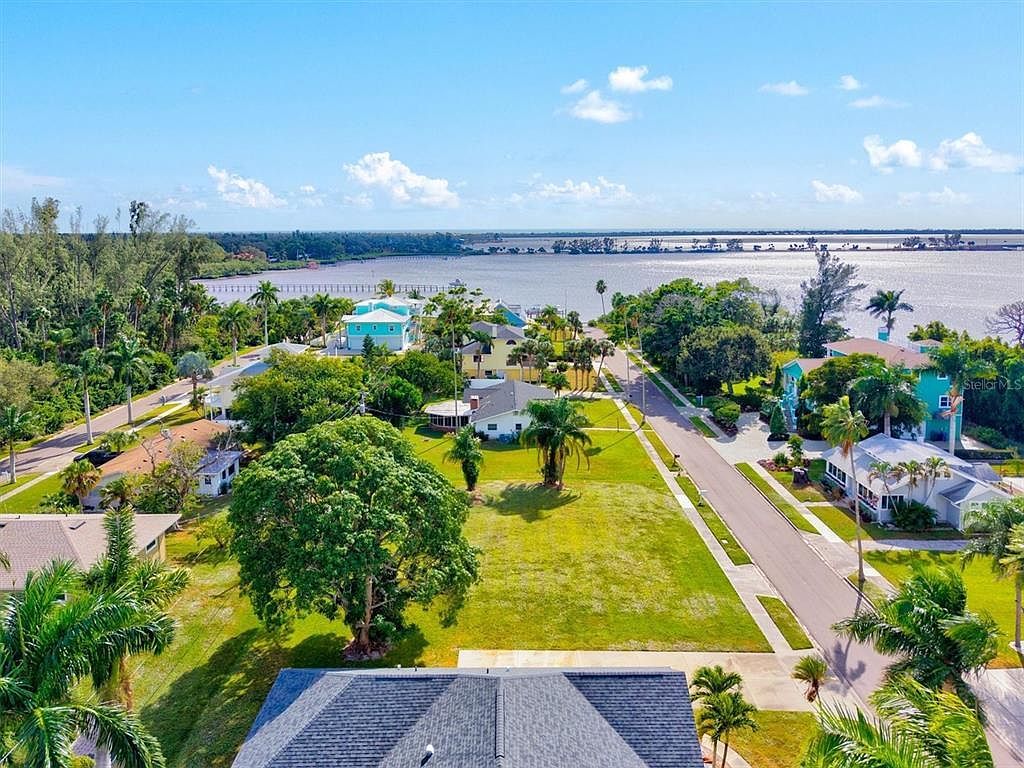 511 84th St NW Bradenton, FL 34209 - Thumbnail 2