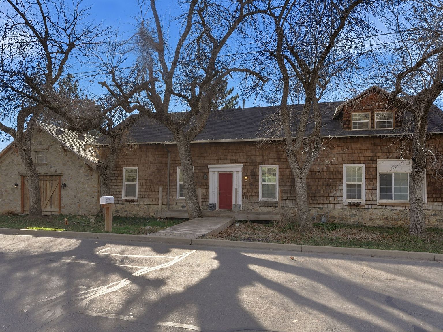 16 S 200 E Centerville, UT 84014  | Single Family