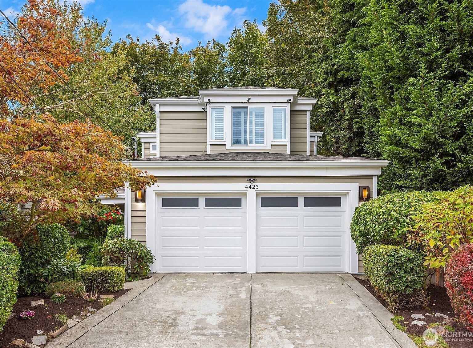 4423 Brygger Dr W Seattle, WA 98199 - Thumbnail 2