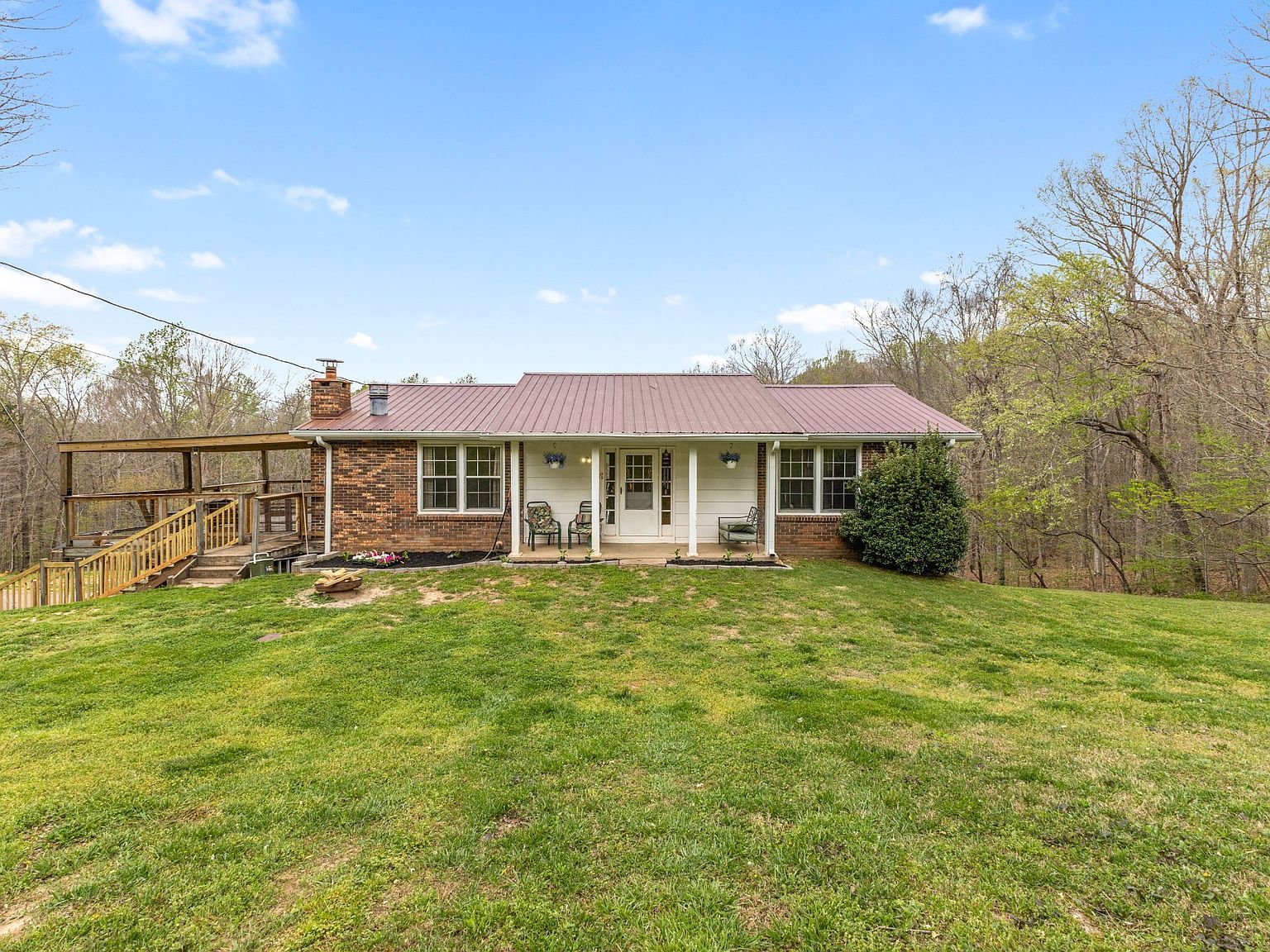 180 Hill Rd Vanleer, TN 37181  | Single Family