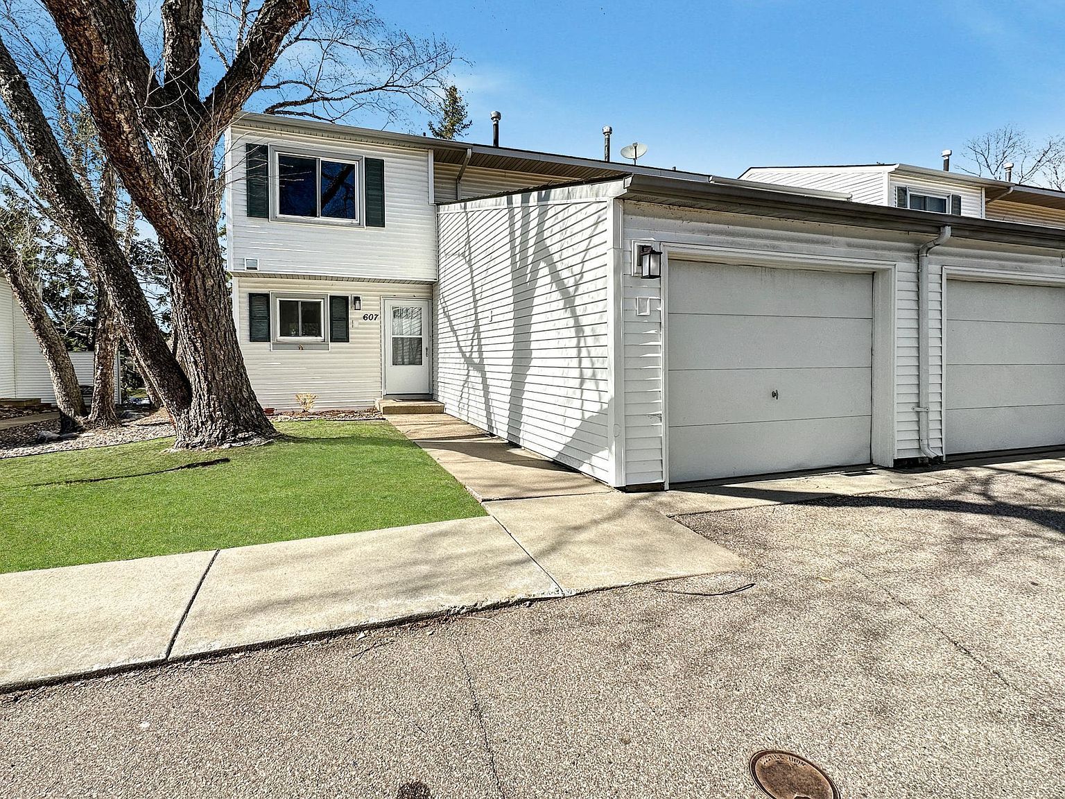 607 E Burnsville Pkwy #13 Burnsville, MN 55337, 55337