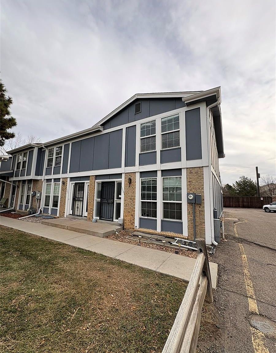 12061 E 3rd Ave Aurora, CO 80011 - Thumbnail 2