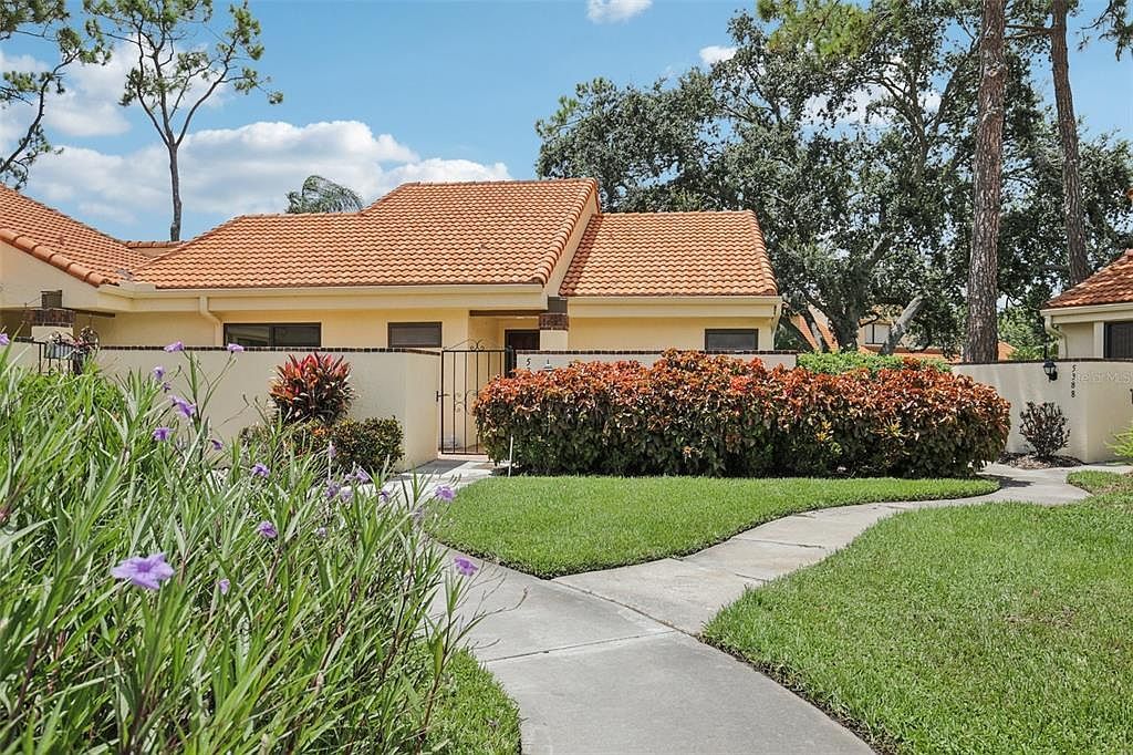 5387 Huntingwood Ct #4 Sarasota, FL 34235 - Thumbnail 2