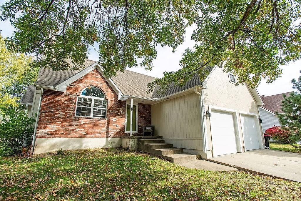 1603 Roanoke Dr Warrensburg, MO 64093 - Thumbnail 2
