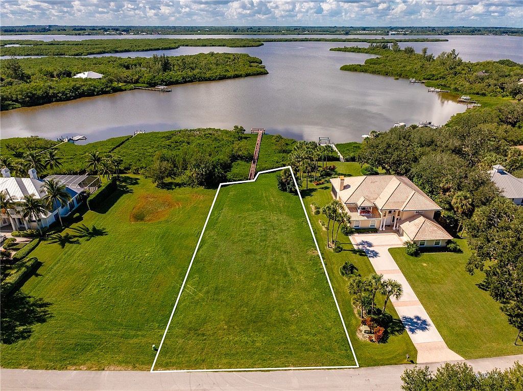 8615 Seacrest Dr Vero Beach, FL 32963 - Thumbnail 2