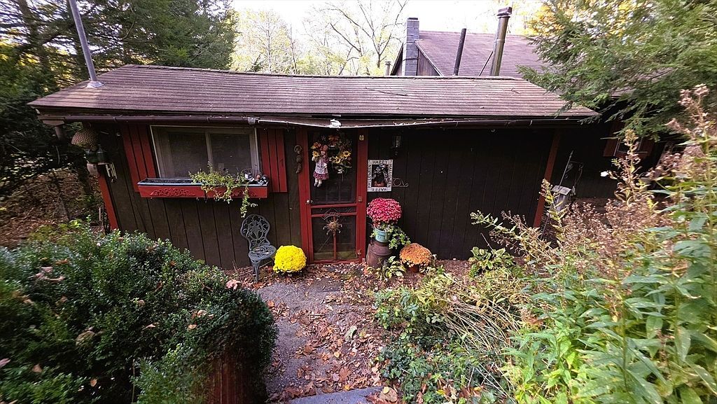 7 Hog Hollow Rd Shelburne Falls, MA 01370 - Thumbnail 2
