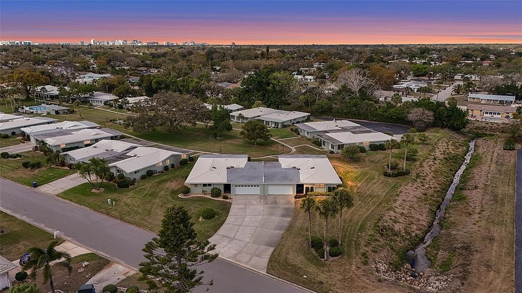 3206 Village Green Dr #1036 Sarasota, FL 34239 - Thumbnail 2