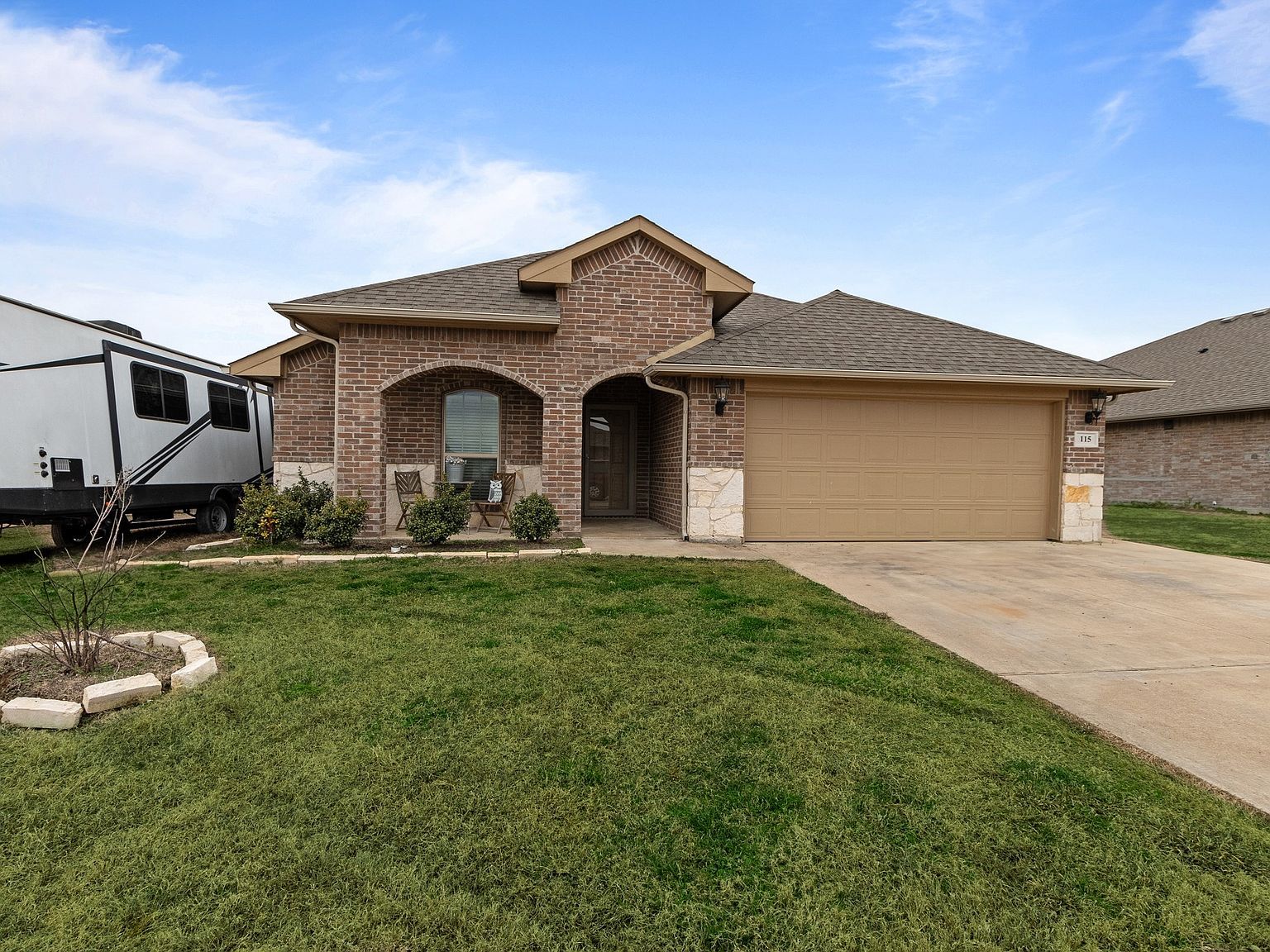 115 Oak Springs Loop Mabank, TX 75147 - Thumbnail 2