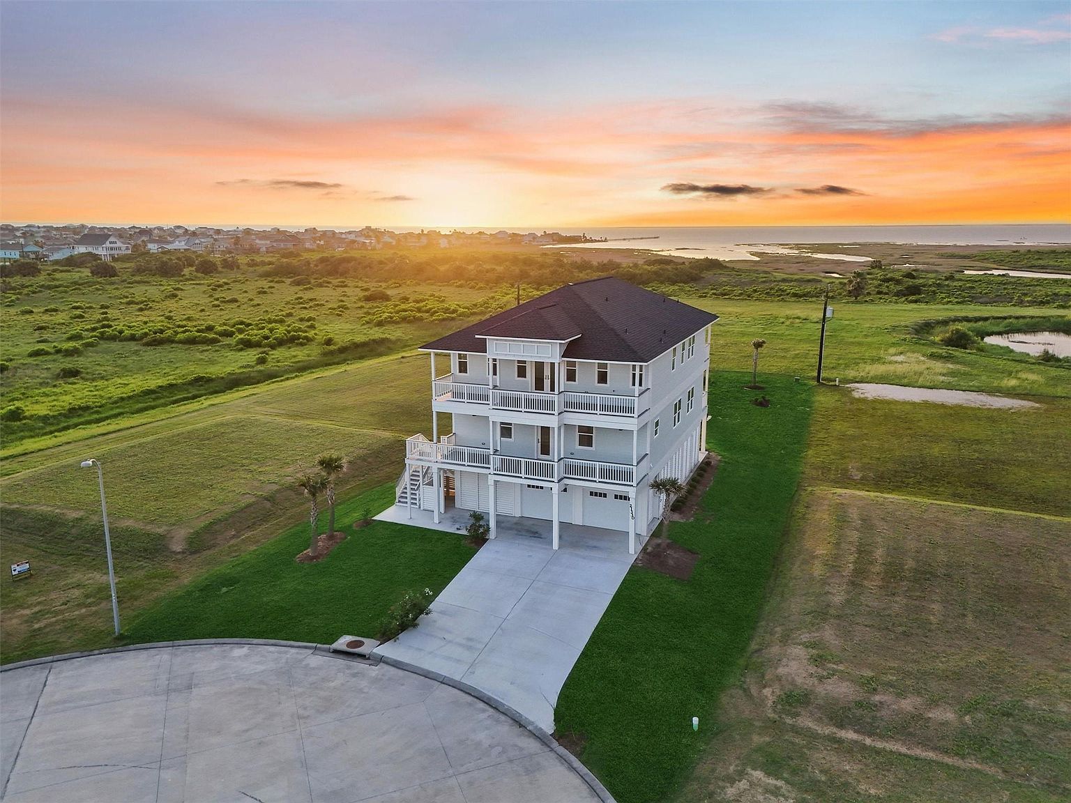 21330 Scissor Tail Ln Galveston, TX 77554 - Thumbnail 2