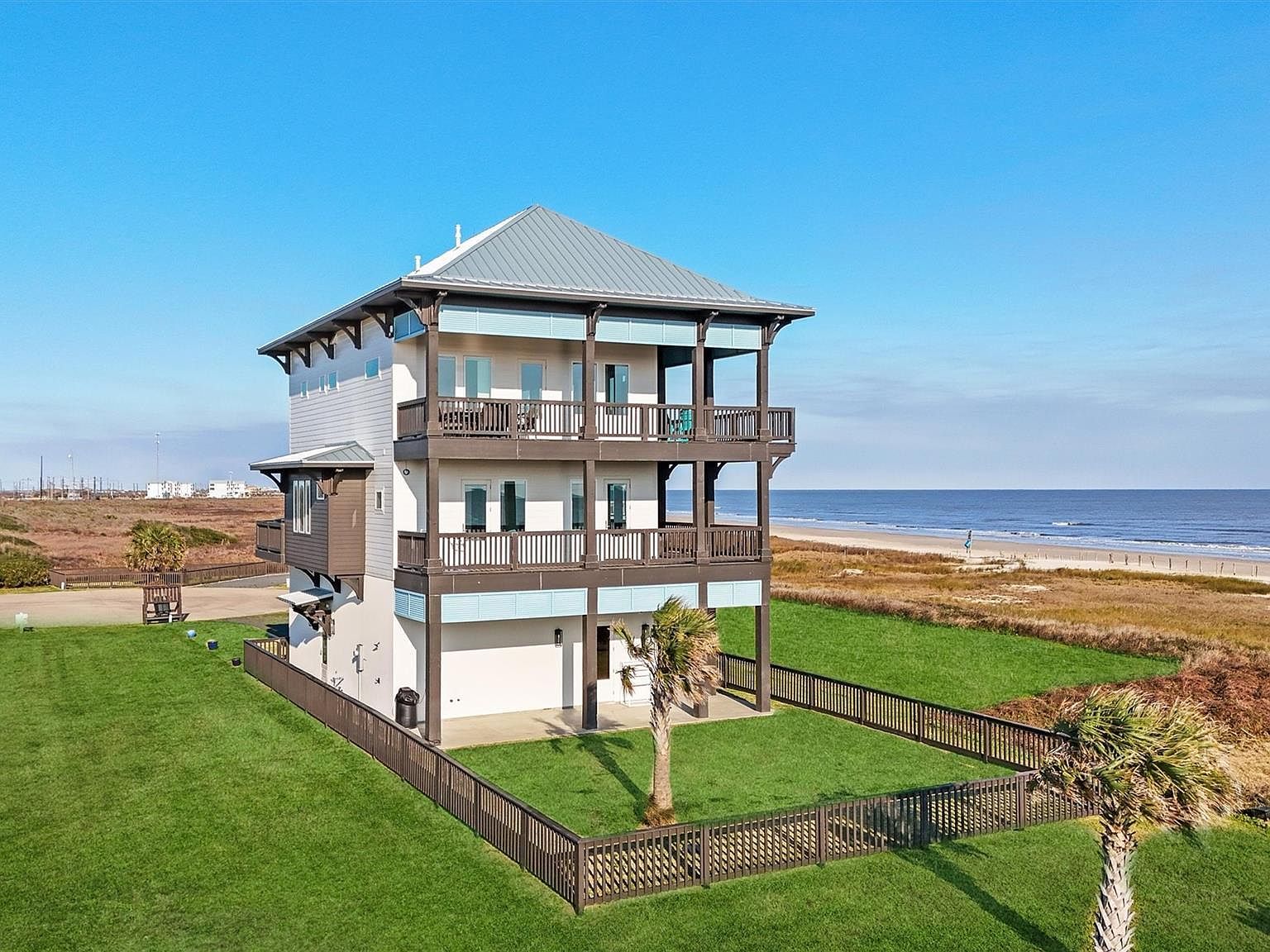 438 Seagrass Gilchrist, TX 77650 - Thumbnail 2