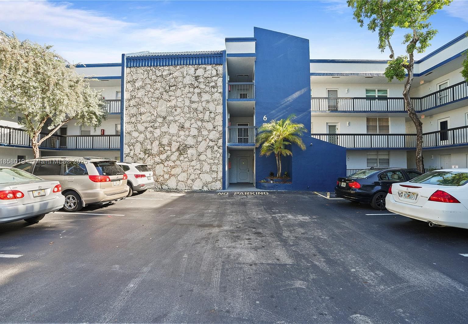 3170 Holiday Springs Blvd APT 203 Pompano Beach, FL 33063 - Thumbnail 2