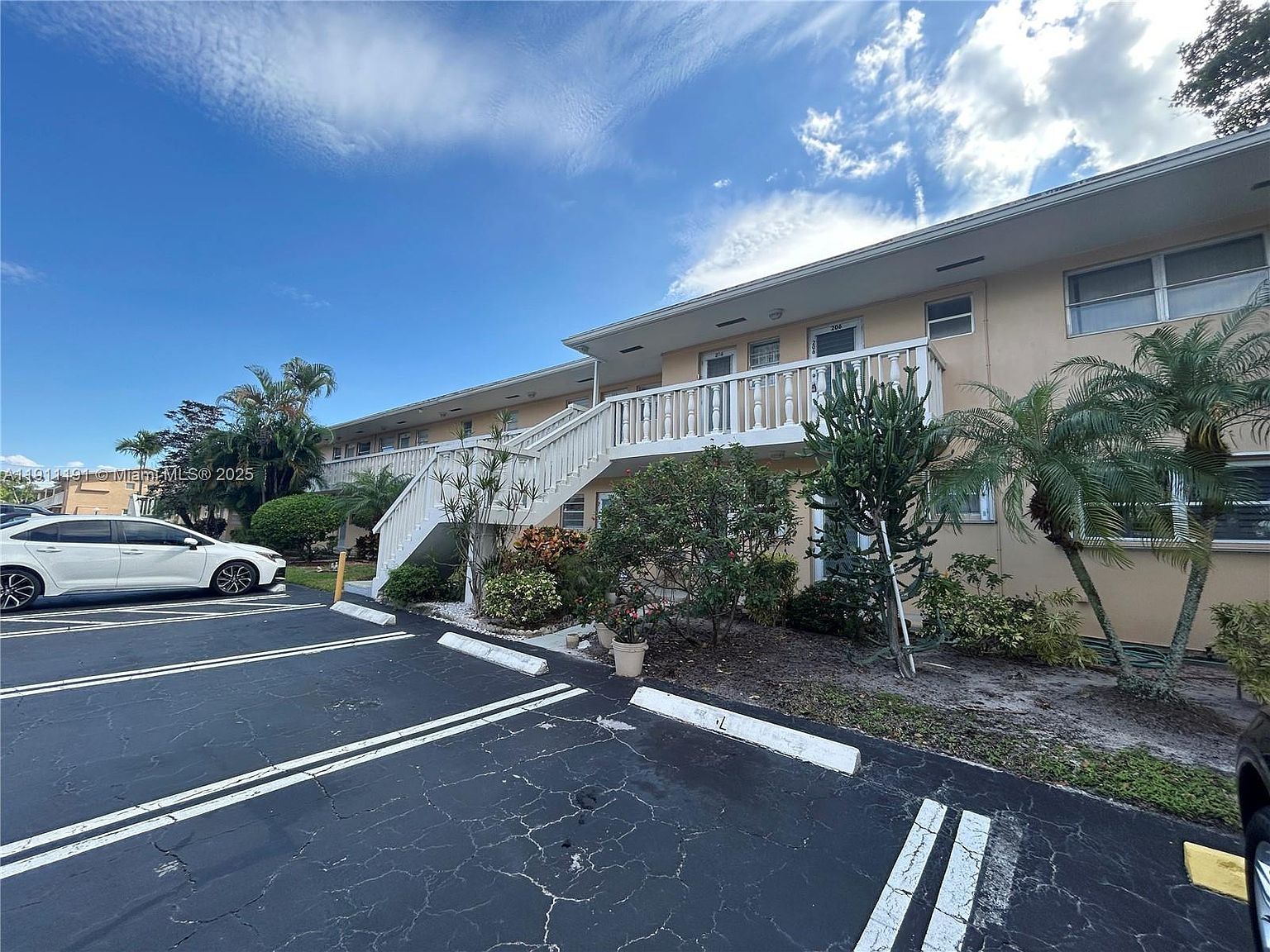2112 NE 1st Way APT 203 Boynton Beach, FL 33435 - Thumbnail 2
