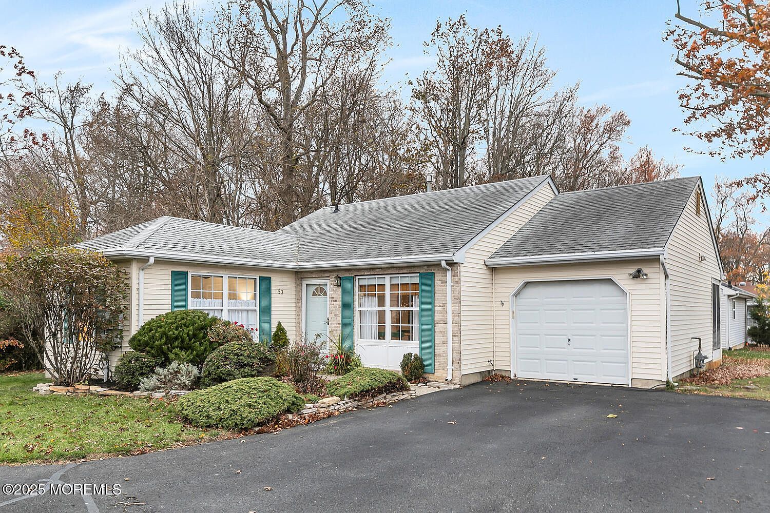 53 Farnworth Close Freehold, NJ 07728 - Thumbnail 2