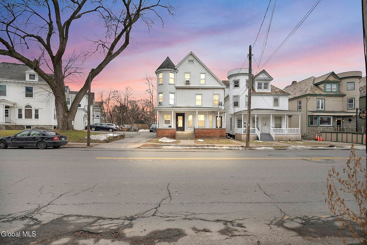 920 McClellan St Schenectady, NY 12309 - Thumbnail 2