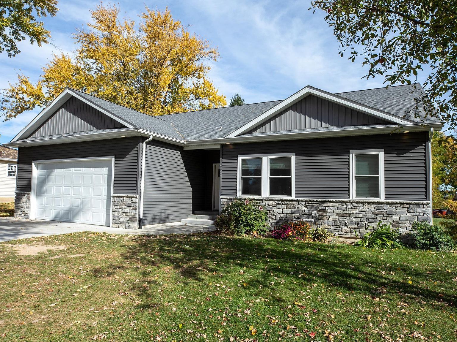 606 N Thayer St Bourbon, IN 46504 - Thumbnail 2