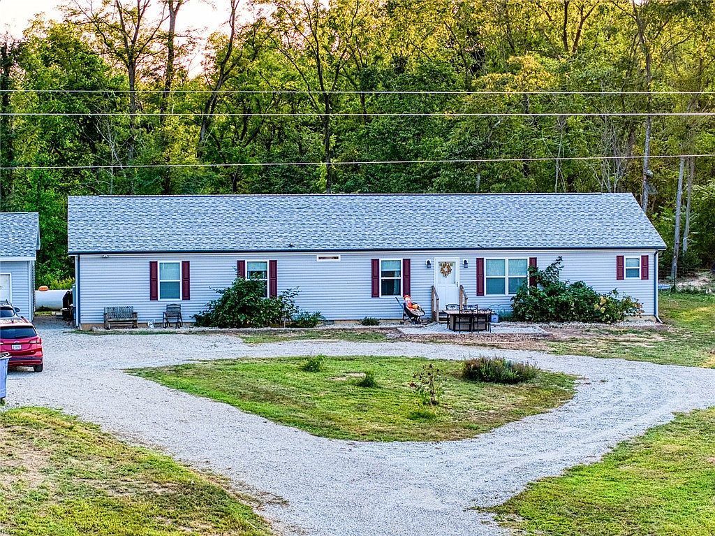 18370 E Terre Haute Rd Paris, IL 61944 - Thumbnail 2