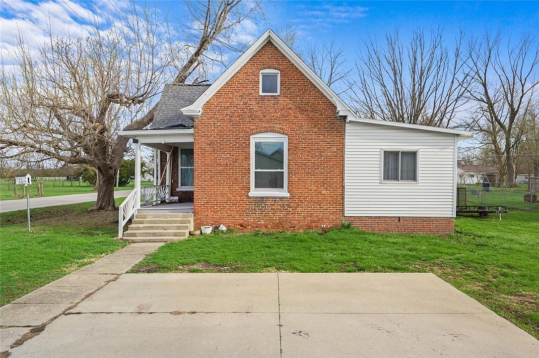 1612 S Jefferson St Paris, IL 61944 - Thumbnail 2