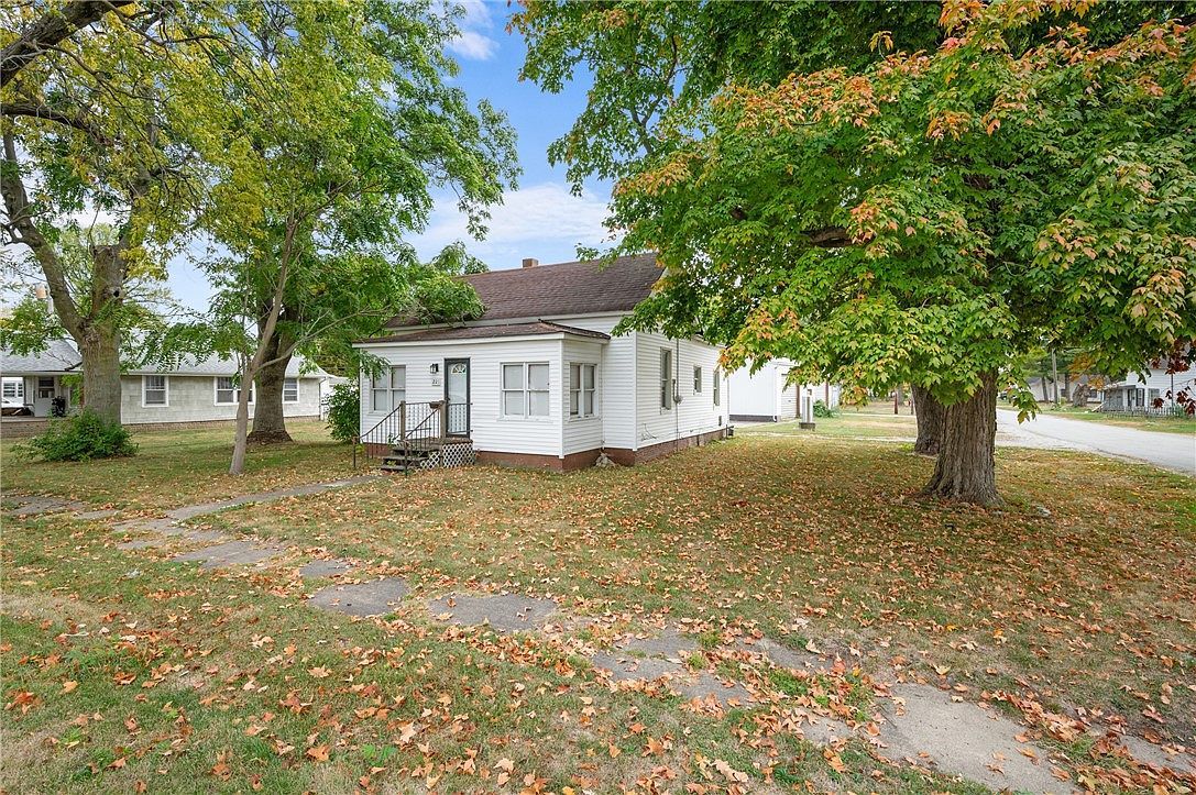 221 S Ohio St Chrisman, IL 61924 - Thumbnail 2