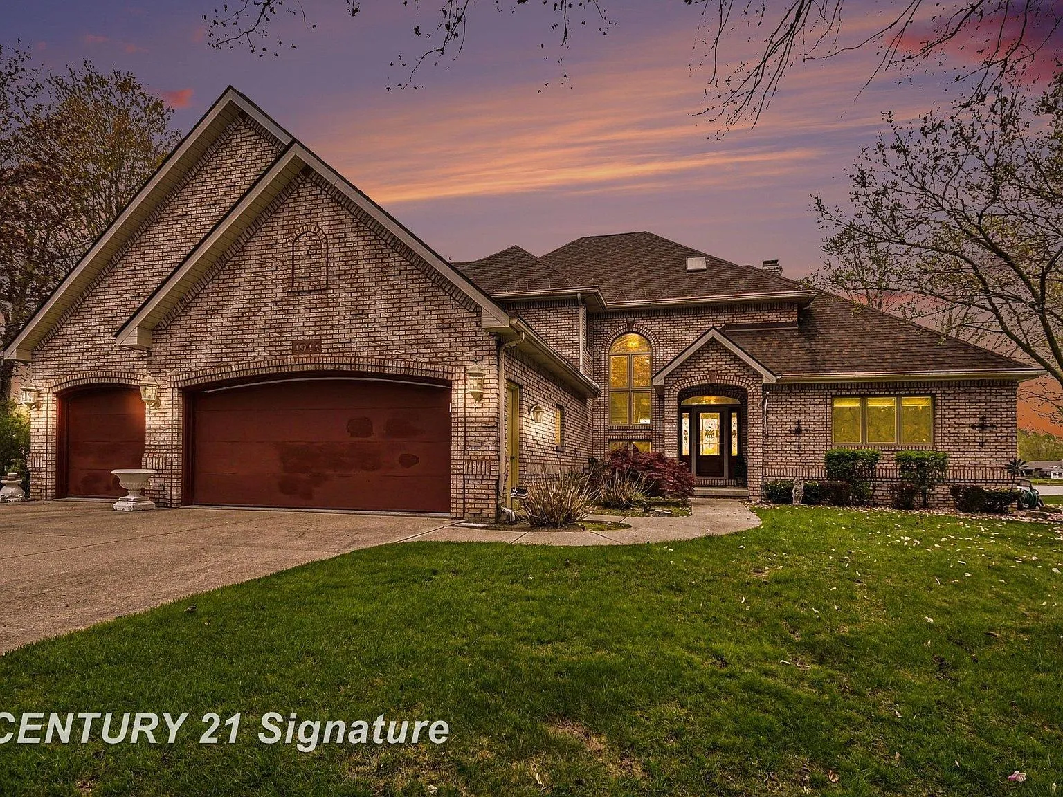 1944 Lake Circle Dr E Saginaw, MI 48609, 48609