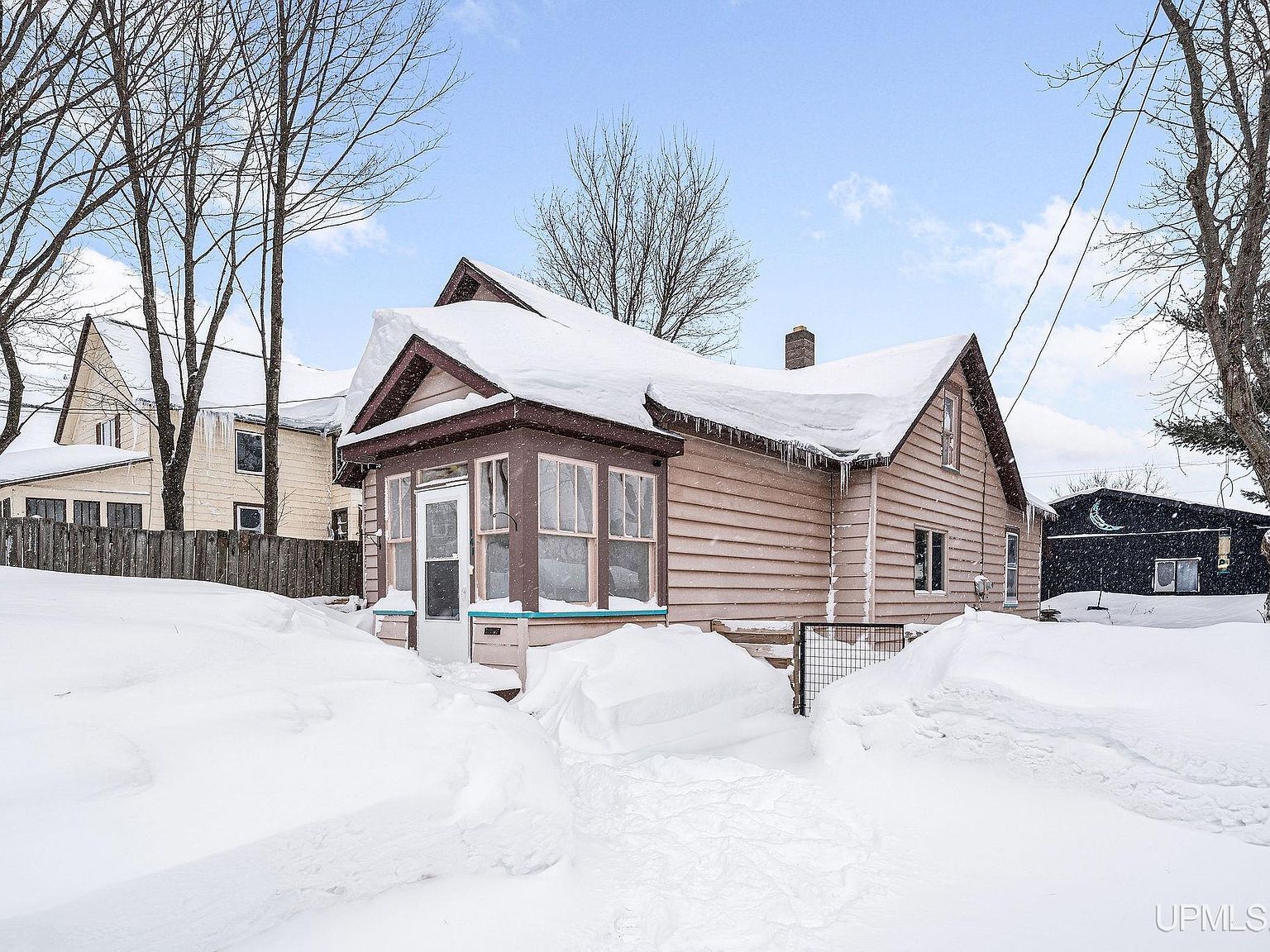 141 Vine St Ishpeming, MI 49849 - Thumbnail 2