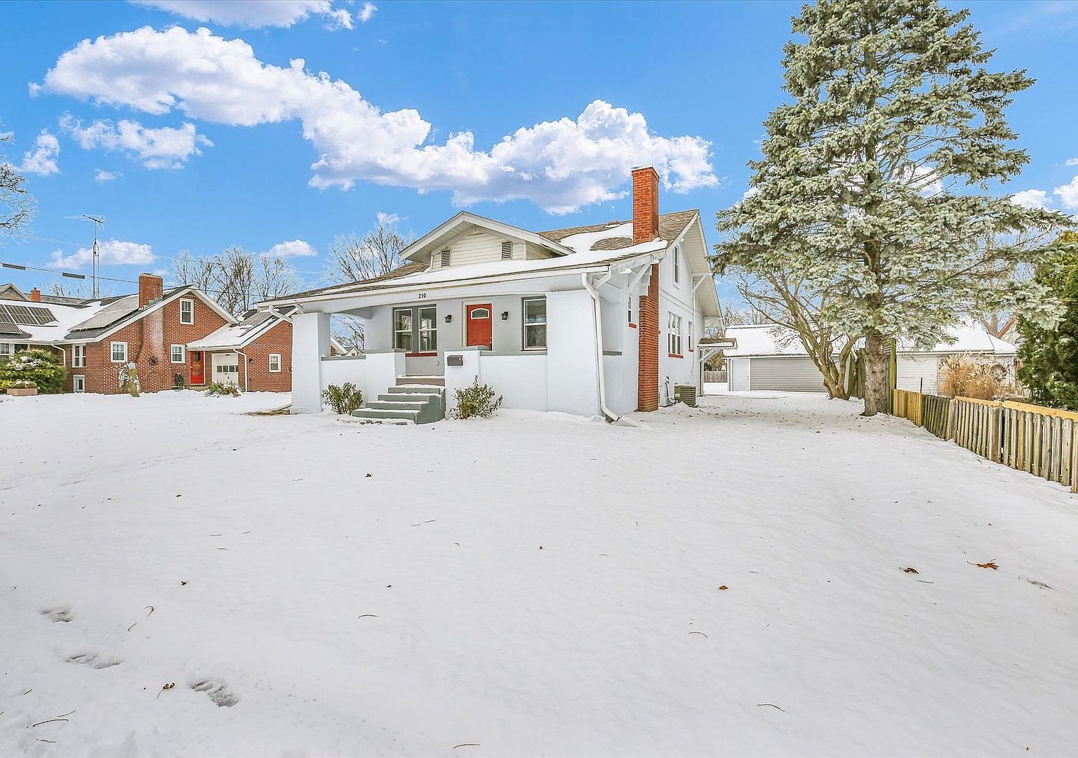 210 E Newkirk St Tuscola, IL 61953 - Thumbnail 2