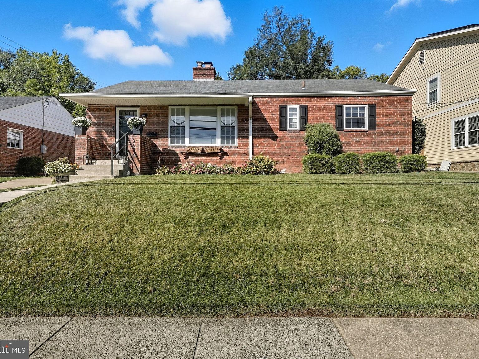 2632 N Sycamore St Arlington, VA 22207 - Thumbnail 2