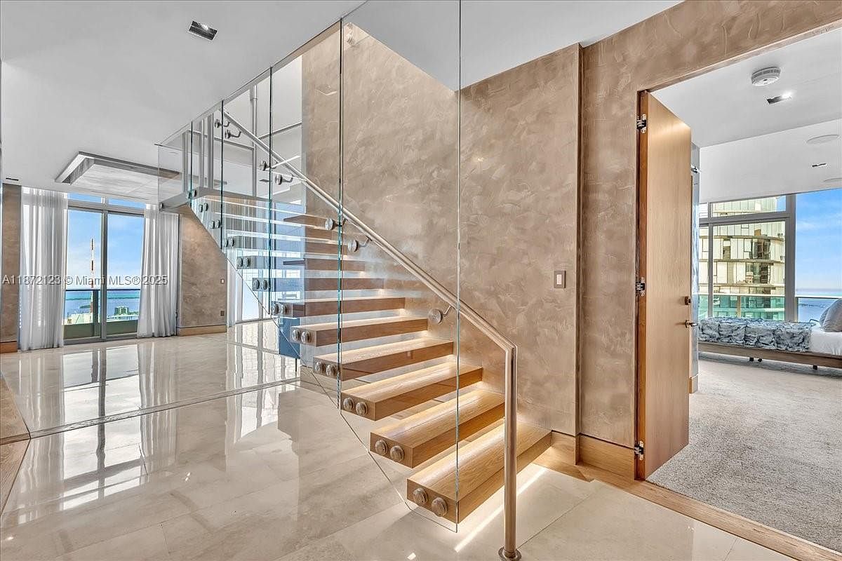 200 Biscayne Boulevard Way #PENTHOUSE 5401 Miami, FL 33131 - Thumbnail 2