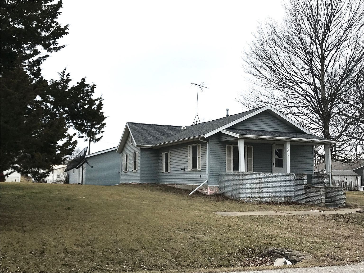 211 NE 3rd St Melcher Dallas, IA 50062 - Thumbnail 2