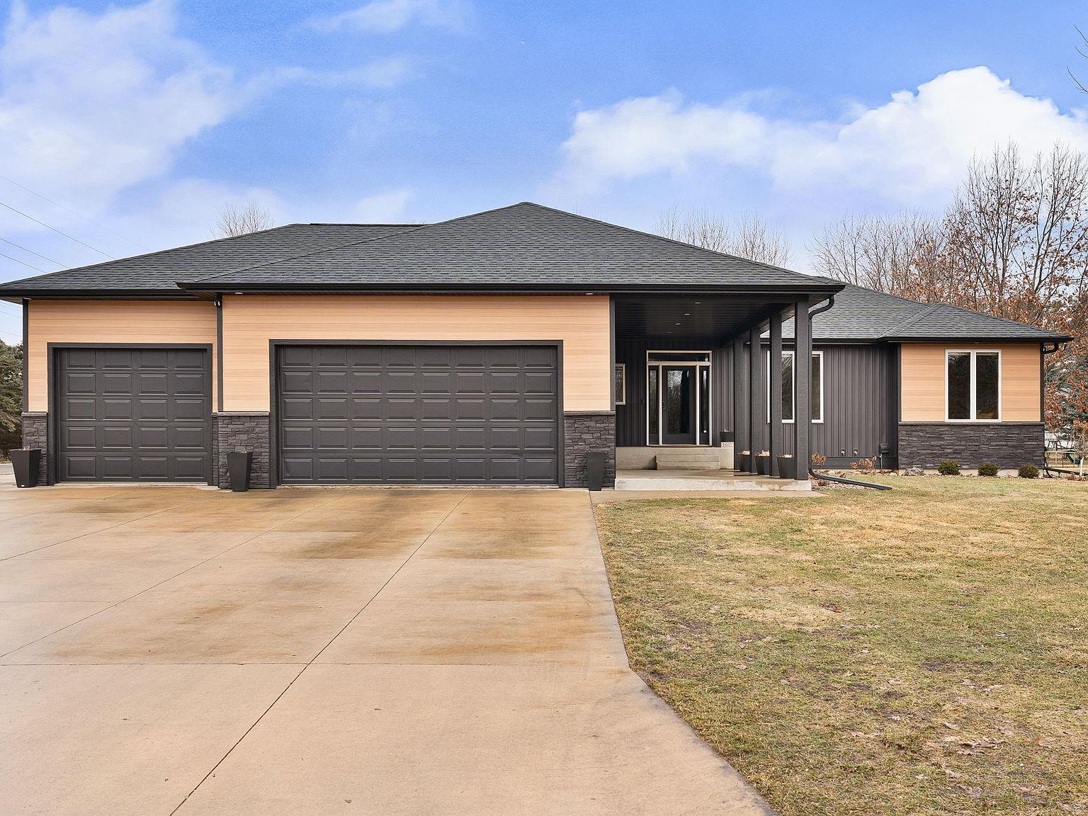 1602 26th St SW Austin, MN 55912 - Thumbnail 2