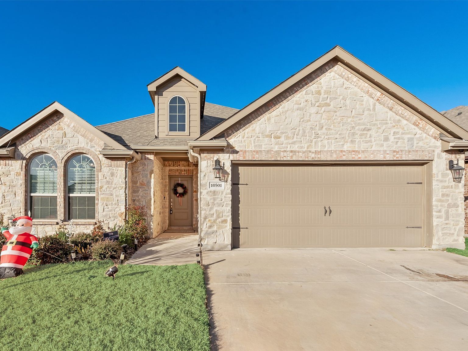 10501 Fountain Gate St Aubrey, TX 76227 - Thumbnail 2