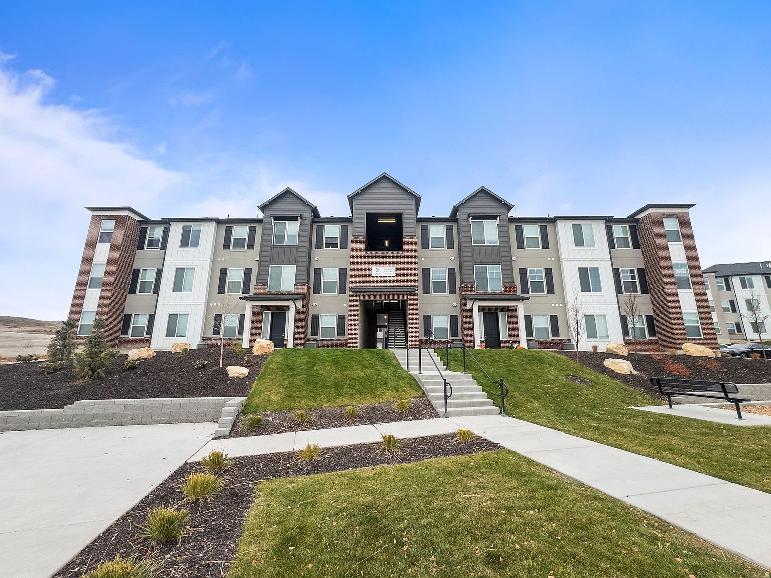 762 N Lang Ct UNIT 202 Saratoga Springs, UT 84045 - Thumbnail 2