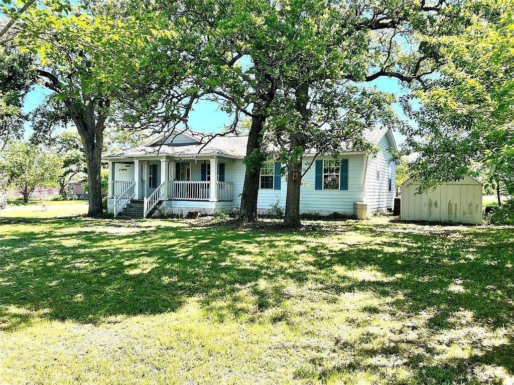 2105 W Gillis Ave Cameron, TX 76520 - Thumbnail 2